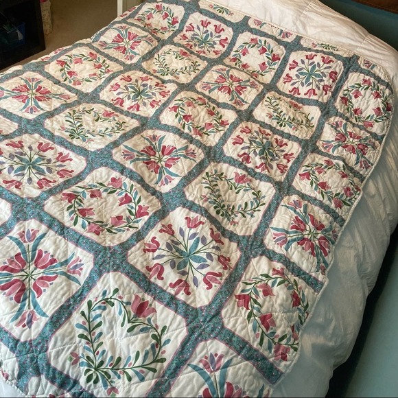 Vintage Bedding Twin Sized Reversible Floral Quilted Comforter
